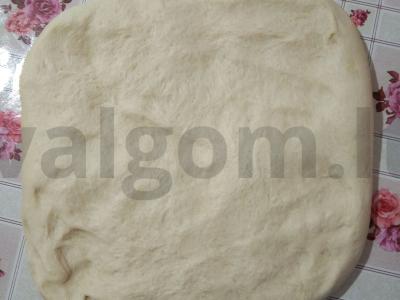 Česnakiniai pampuškos prie boršo Žingsnis 4