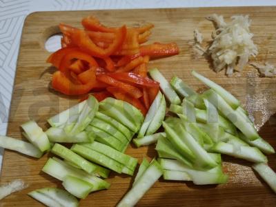 Keptas quinoa su krevetėmis ir daržovėmis Žingsnis 1