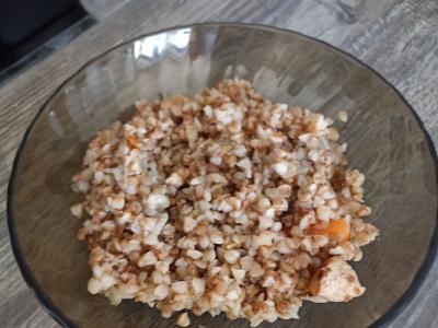 Grikių košė su laiškiniais svogūnais pagrindine nuotrauka