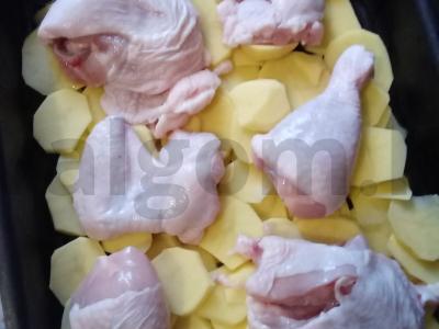 Vištiena su bulvėmis, grietine ir prieskoniais orkaitėje Žingsnis 2