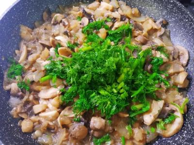 Vegetariški blynai su grybais ant mineralinio vandens Žingsnis 2