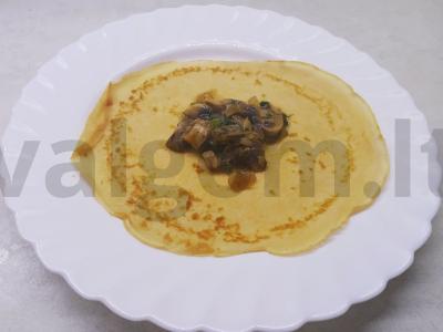 Vegetariški blynai su grybais ant mineralinio vandens Žingsnis 3