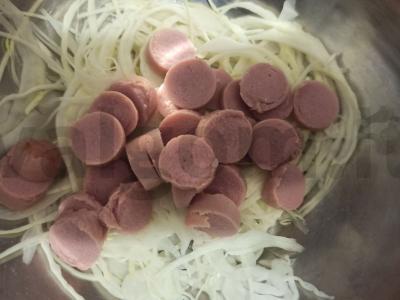 Salotas su dešrelėmis ir kopūstais Žingsnis 2