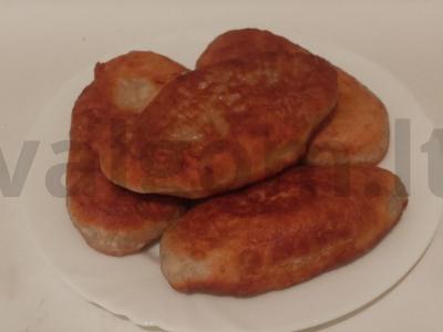 Purūs mieliniai pyragėliai su bulvėmis keptuvėje pagrindine nuotrauka