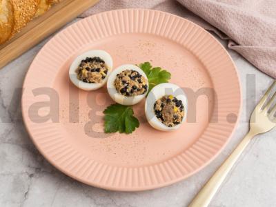 Įdaryti kiaušiniai su šprotais, juodąja ikra ir česnaku Žingsnis 4