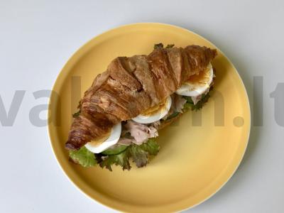 Kruasanas su tunu pagrindine nuotrauka