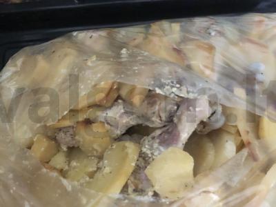 Kepta vištiena su bulvėmis maiše pagrindine nuotrauka