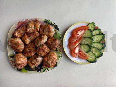 Vištienos filė su šonine ant grilio pagrindine nuotrauka