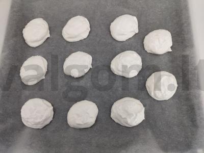 Baltojo kokoso sausainiai su kiaušinių baltymais Žingsnis 3