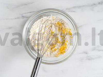 Purūs blynai su obuoliu Žingsnis 2