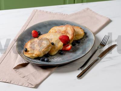 Purūs blynai su obuoliu pagrindine nuotrauka