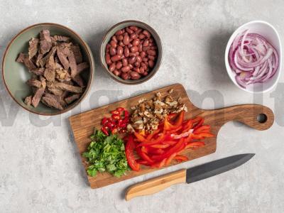 Klasikinis „Tbilisi“ salotas su jautiena Žingsnis 1