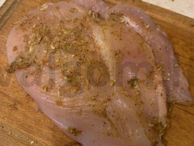 Vištienos krūtinėlė prieskoniuose Žingsnis 3