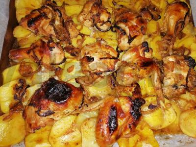 Vištiena su bulvėmis austrių padaže pagrindine nuotrauka