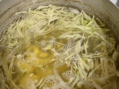 Borsčas su pupelėmis, prieskoniais ir žolelėmis Žingsnis 4