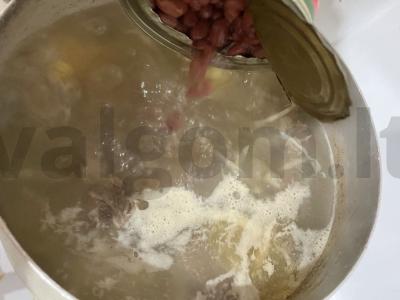 Borsčas su pupelėmis, prieskoniais ir žolelėmis Žingsnis 5