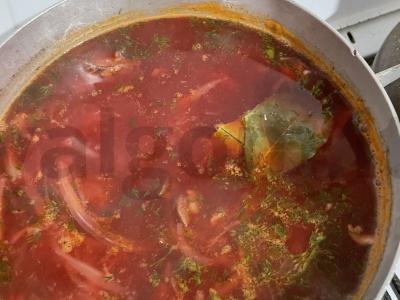 Borsčas su pupelėmis, prieskoniais ir žolelėmis pagrindine nuotrauka