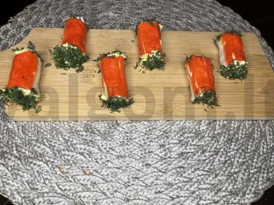 Greita užkanda iš krabų lazdelės pagrindine nuotrauka