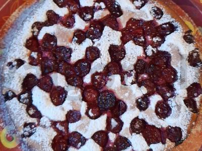 Vyšnių pyragas iš kvietinių miltų pagrindine nuotrauka