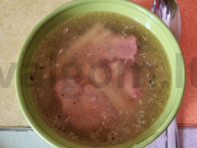 Sriuba iš šonkauliukų lėtojoje viryklėje pagrindine nuotrauka