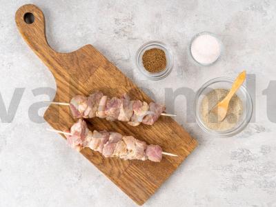 Šašlykas iš kiaulienos, marinuotas mineraliniu vandeniu Žingsnis 2