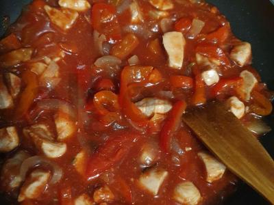 Grikių makaronai su vištiena ir daržovėmis pomidorų padaže Žingsnis 5