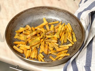 Aromatingi saldžiarūgščiai bulvių fri pagrindine nuotrauka