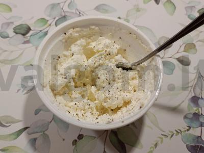 Avokado valtelės su varške ir žolelėmis Žingsnis 1