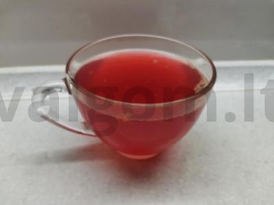 Kompotas su vyšniomis, šaltalankiais ir agrastais pagrindine nuotrauka