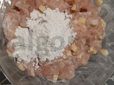 Smulkintos vištienos kotletai su sūriu Žingsnis 2