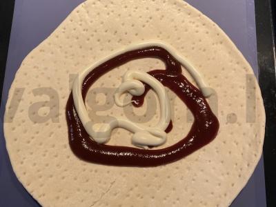 Pica su sultingais ananasais, dešra ir pievagrybiais Žingsnis 1