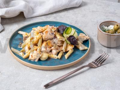 Makaronai su kalakutienos filė ir šaldyta jūros gėrybių mišiniu pagrindine nuotrauka