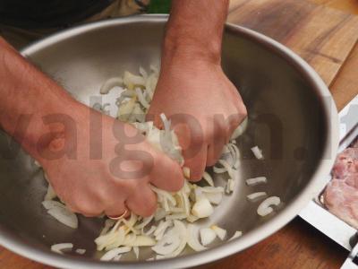 Šašlykas iš vištienos šlaunelių ant anglių ir adžapsandalio Žingsnis 4