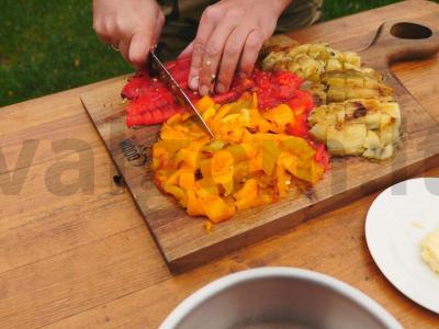 Šašlykas iš vištienos šlaunelių ant anglių ir adžapsandalio Žingsnis 8