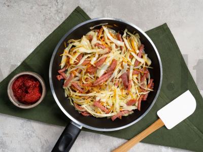 Daržovių troškinys su saliami Žingsnis 1