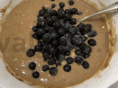 Žirnių miltų blynai su uogomis Žingsnis 4