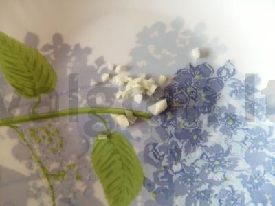 Salotas „Sukrėsti agurkai“ su juodaisiais sezamais Žingsnis 5