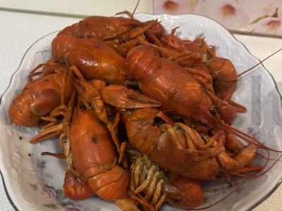 Virti vėžiai su prieskoniais pagrindine nuotrauka