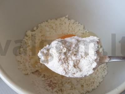 Varškėčiai su uogomis Žingsnis 1