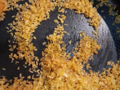 Nuostabus saldus plovas iš bulguro ir džiovintų vaisių Žingsnis 1