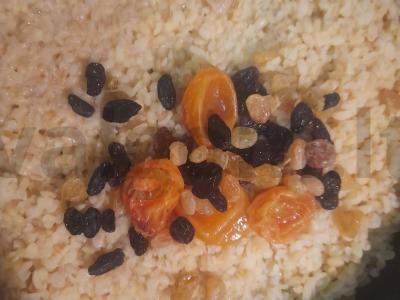 Nuostabus saldus plovas iš bulguro ir džiovintų vaisių Žingsnis 4