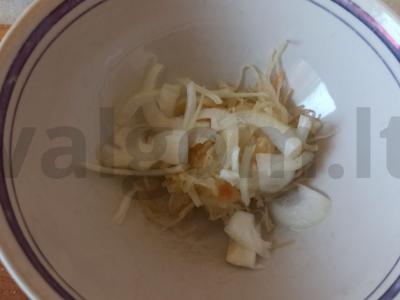Salotas „Vitaminas“ su raugintais kopūstais Žingsnis 1