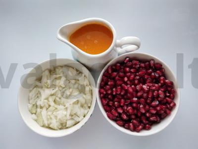 Išskirtinis salotas su vištienos filė ir granatų sėklomis Žingsnis 1