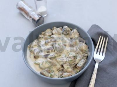 Vištiena grietinėlės padaže pagrindine nuotrauka