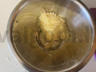 Neįtikėtinai prabangūs sūrio ir česnako sumuštiniai su daržovėmis Žingsnis 1