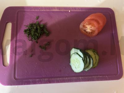 Neįtikėtinai prabangūs sūrio ir česnako sumuštiniai su daržovėmis Žingsnis 2