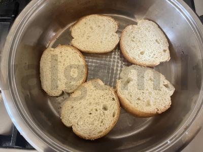 Neįtikėtinai prabangūs sūrio ir česnako sumuštiniai su daržovėmis Žingsnis 4