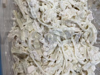 Švelnus salotas su vištienos krūtinėle pagrindine nuotrauka