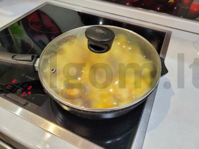 Troškinti bulvės su miško grybais Žingsnis 6