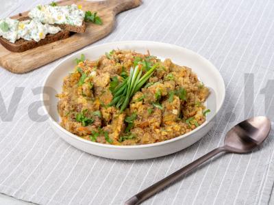 Kukurūzų košė su jautienos troškiniu pagrindine nuotrauka